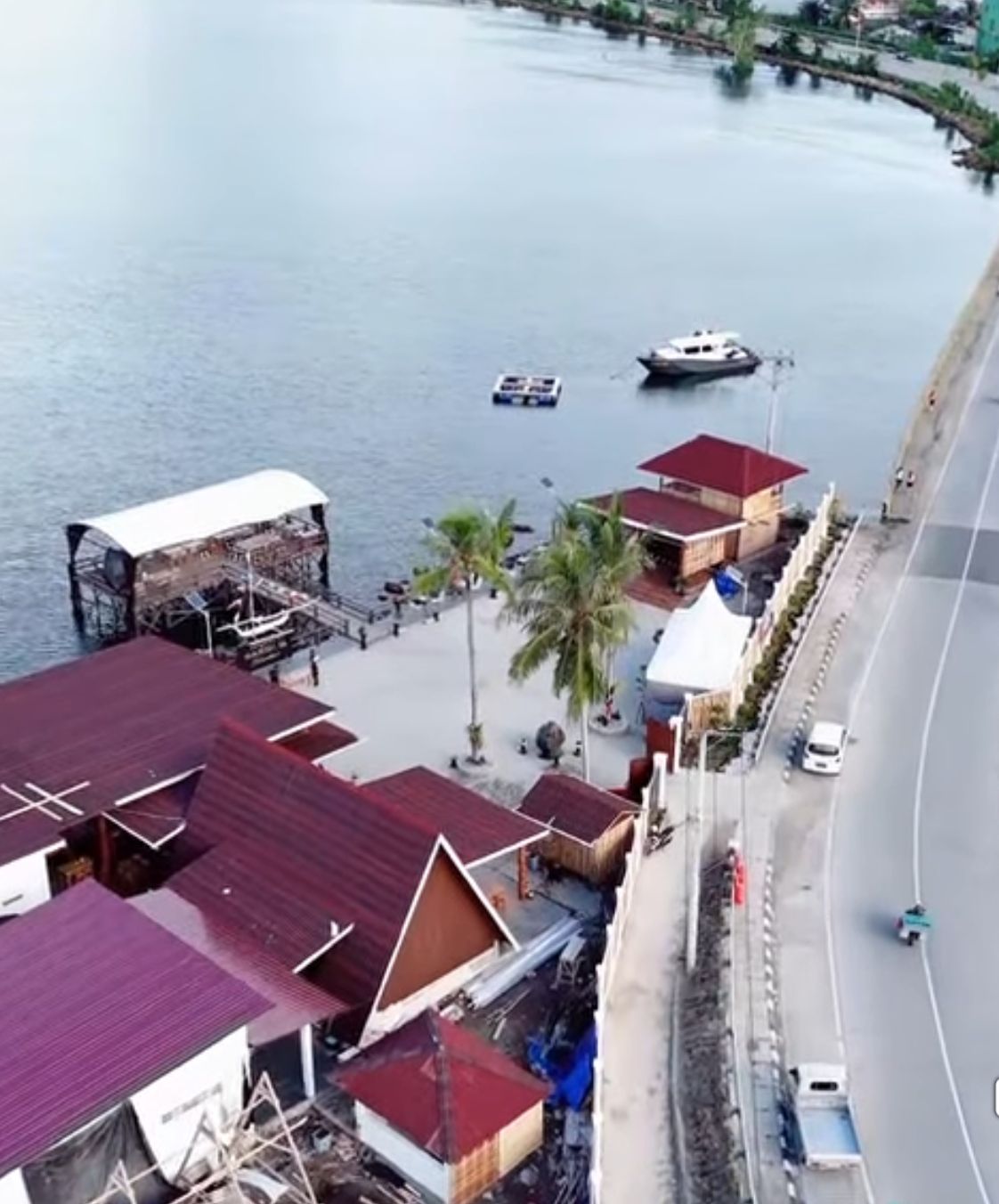 Cafe Sandeq Mamuju kembali Disorot: Diduga tidak memiliki lahan parkir Akhirnya menimbulkan kecelakaan